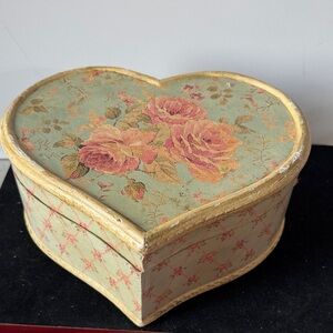 vintage Sewing box, haberdashery. Boudoir box. Vintage floral roses, cardboard.